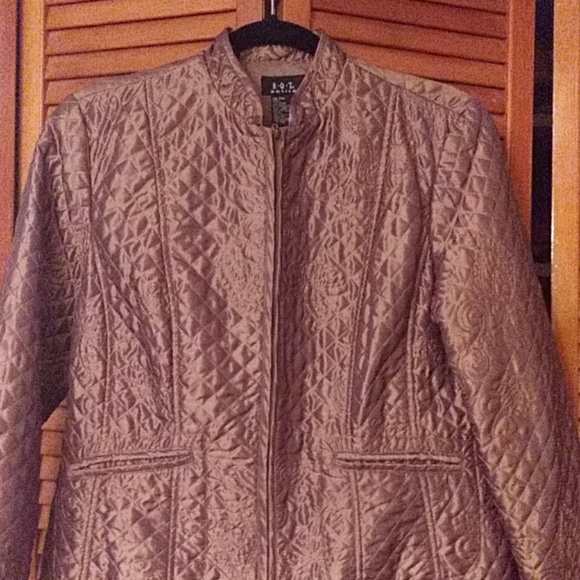 Womans jacket - Picture 2 of 4